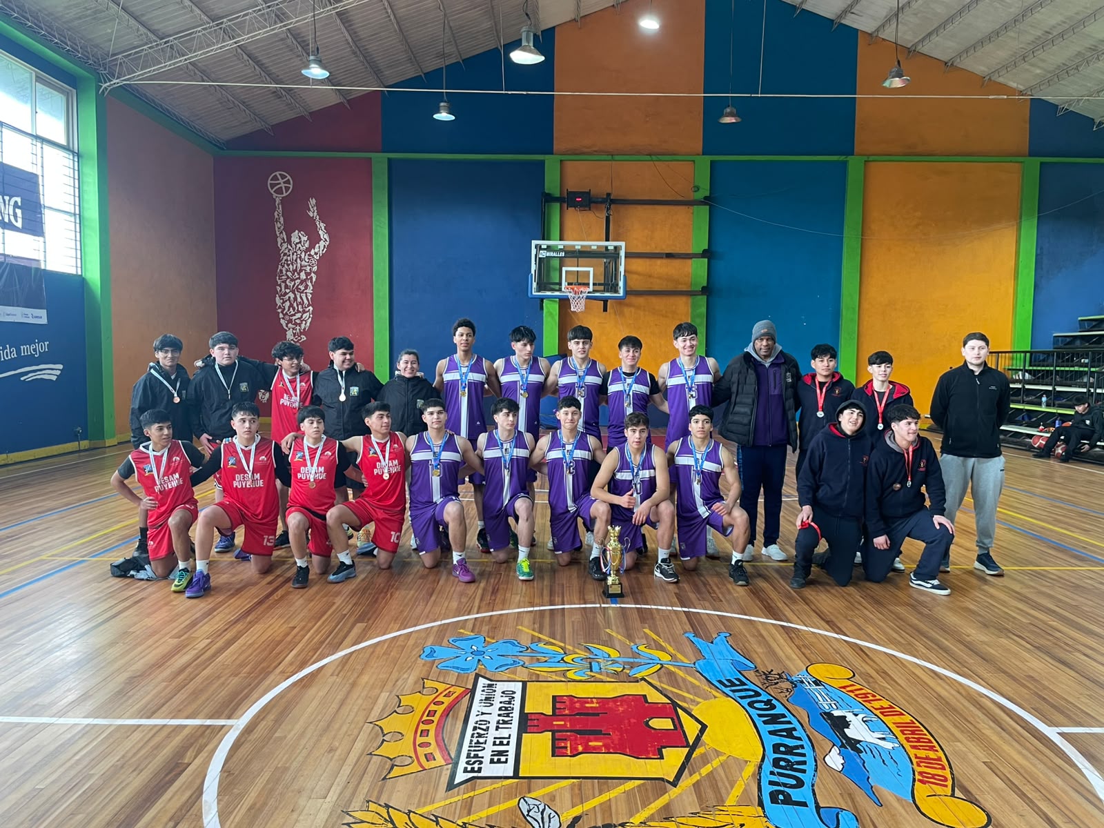 Jugadores de básquetbol del Colegio San Mateo en el campeonato provincial de los Juegos Deportivos Escolares 2026